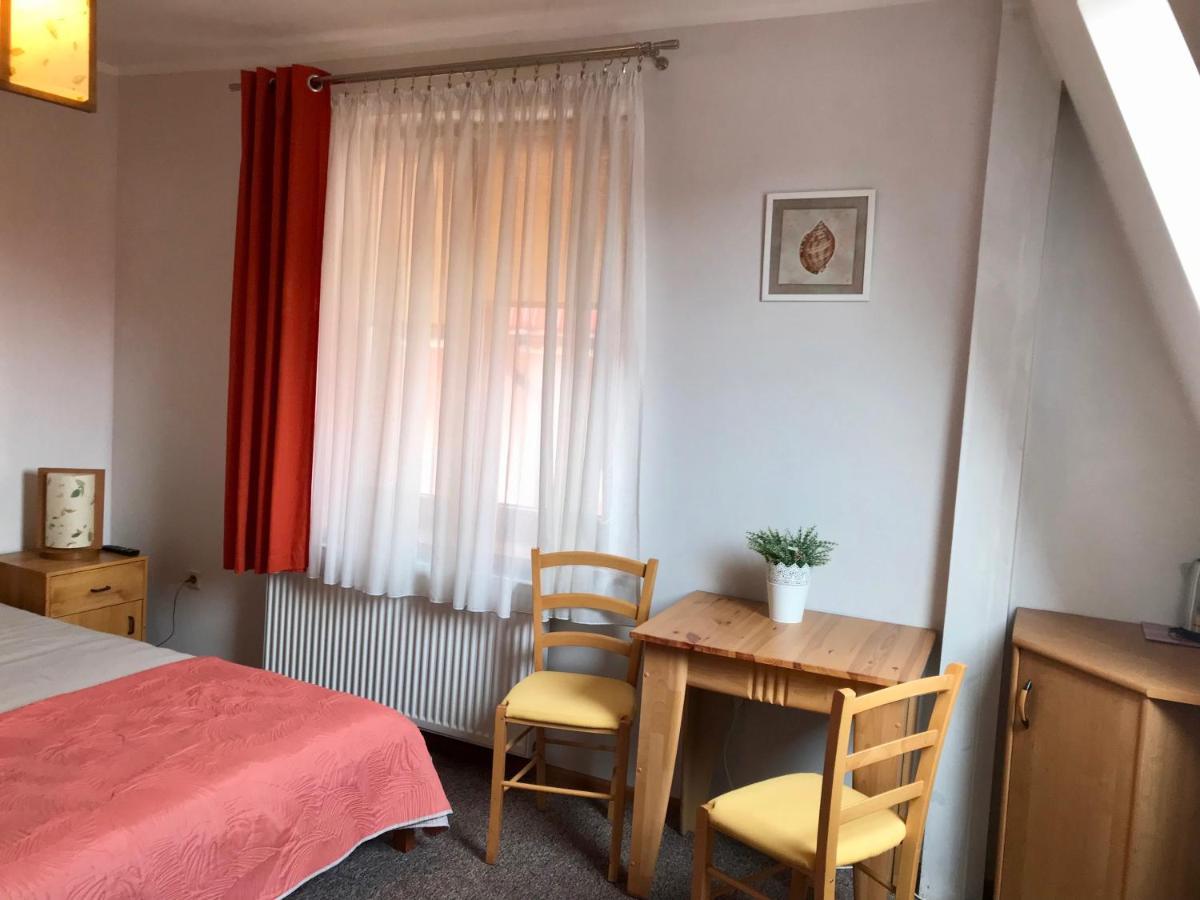 Jola Pokoje Goscinne Rewal Exterior foto